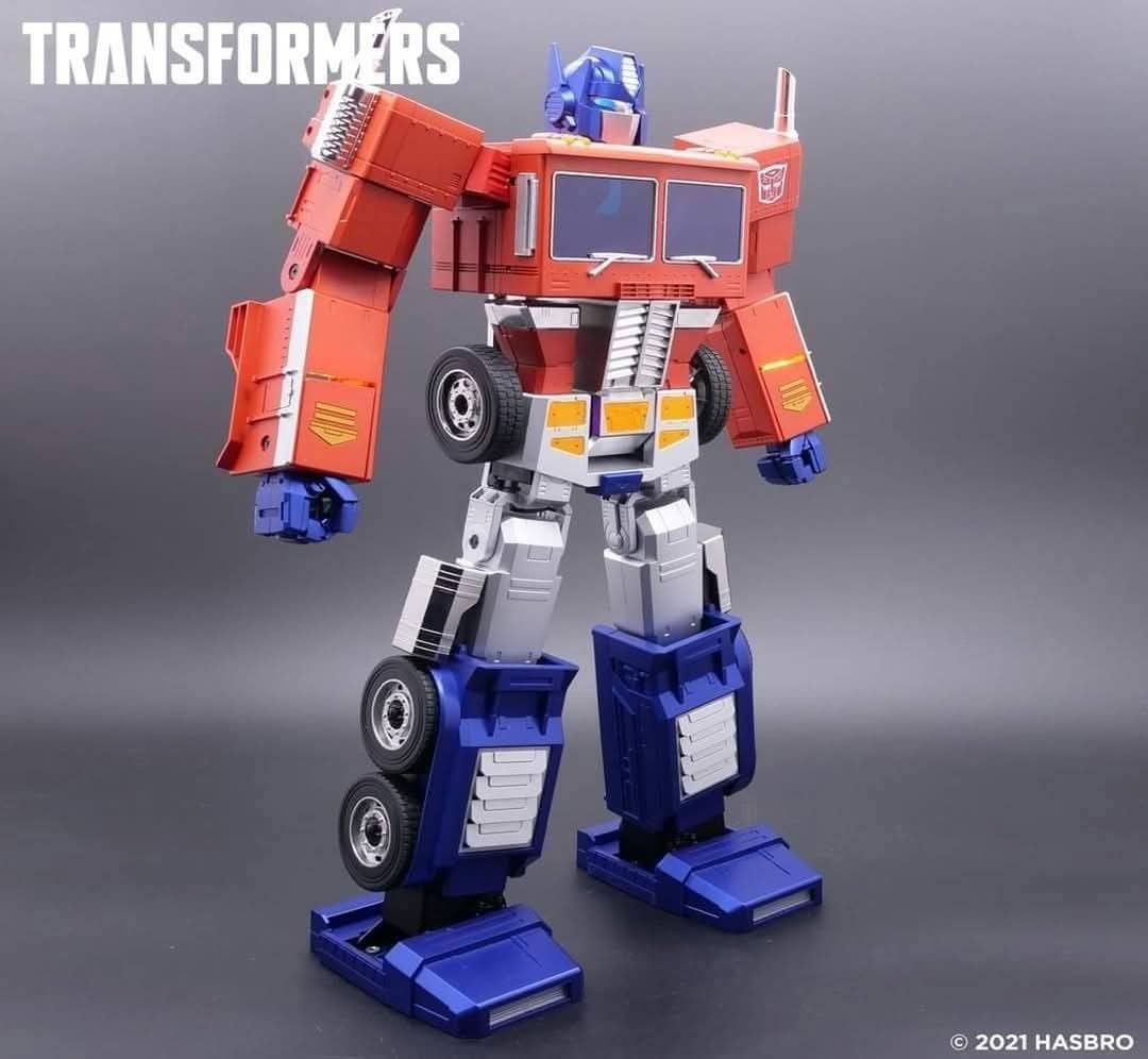 Robosen Transformers Optimus Prime Collector's Edition (Category: Figurines & Statues) located in Manila. Submitted by genesis11_21 (Listing ID 1433239698, Image 1). Description: - Robosen Transformers Optimus Prime Collector's Edition - Brand new, in original packaging - Sourced from Good Toys Co. - Approximately 16.1 inches tall - Features the classic Optimus Prime color scheme: red, blue, and silver.