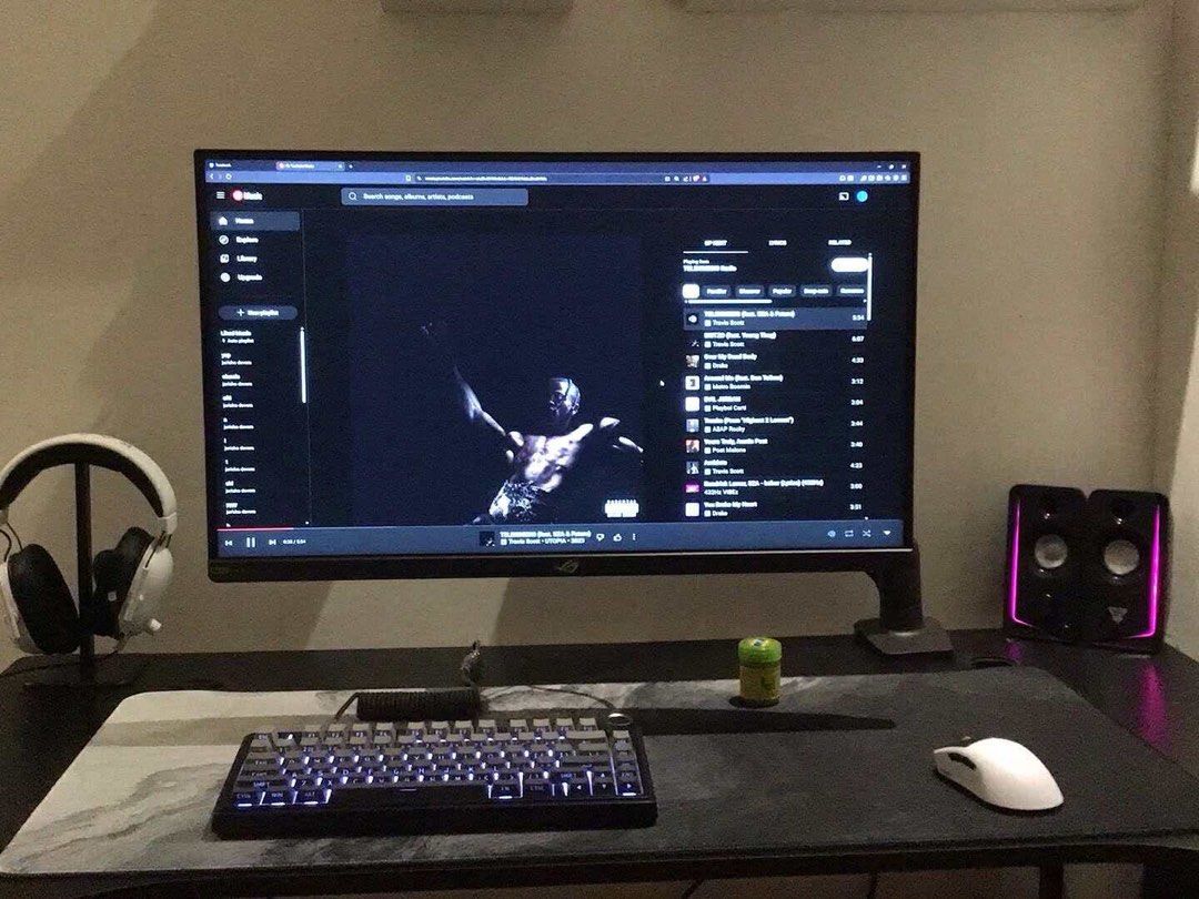 ROG STRIX XG27ACS 1440p 180HZ (Category: Desktops) located in Pulilan. Submitted by r1a.2001 (Listing ID 1433247489, Image 1). Description: DOP: july 13 2025 With receipt / no box na tapon na.