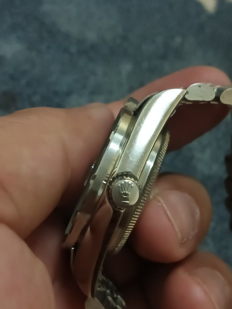 Rolex Automatic (Category: Watches) located in Kuala Lumpur. Submitted by niejeyz (Listing ID 1433215592, Image 2). Description: Jam running elok Date quick set ✅ jam gred Bagus ✅ Crown Lock✅ Cermin kaca✅ Cod segambut kL.