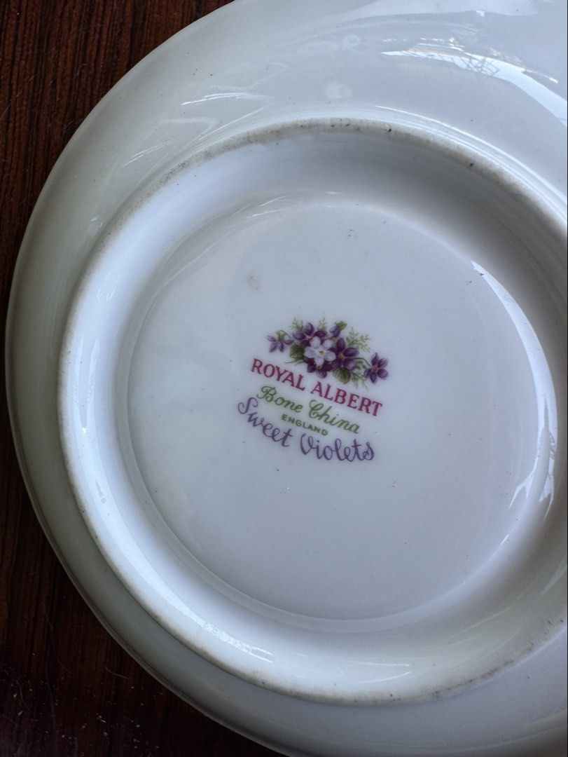 Royal Albert sweet violets saucer (Category: Coffee & Tea Tableware) located in Davao. Submitted by parteawares2 (Listing ID 1433252323, Image 2). Description: One piece Royal Albert sweet violets saucer bone china made in England .