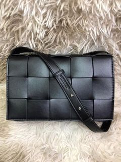 (Category: ) located in . Submitted by bagsandmanymanymore1 (Listing ID 1398767865, Image 1). Description: .