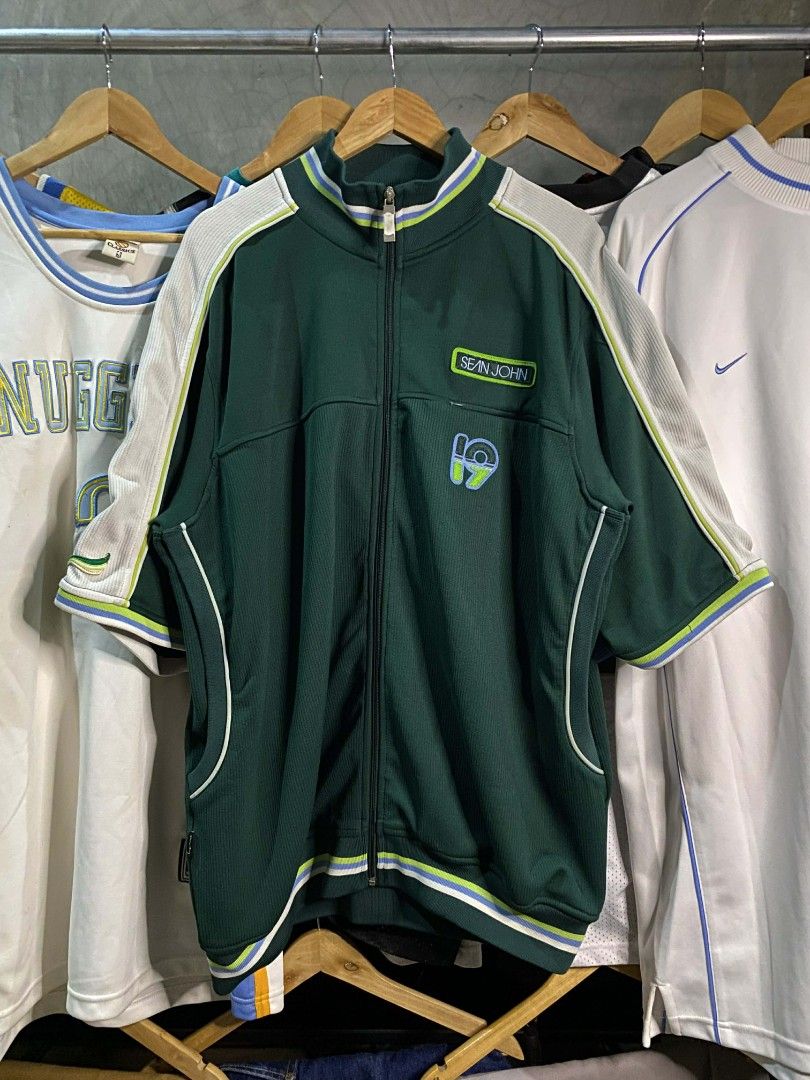 Sean john full Zip Warmer Jersey (Category: Tshirts & Polo Shirts ) located in Calasiao. Submitted by 2418cjzmoke (Listing ID 1433379351, Image 1). Description: Sean john Full Zip Warmer Jersey Size: Large Measurements Inches: Width: 28 Length: 33 Color rate: 9/10 Condition: Excellent Condition No issue heavy!.