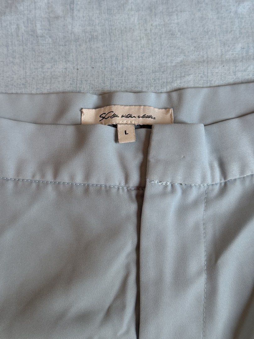 SG for wider classic Shorts - Size L (Category: Shorts) located in Cebu City. Submitted by hellomolly_ (Listing ID 1433345915, Image 2). Description: - Light blue shorts from SG - Size: L - Classic design - Button and zipper closure - Two front pockets, one back pocket - Perfect for casual wear - Cebu based .