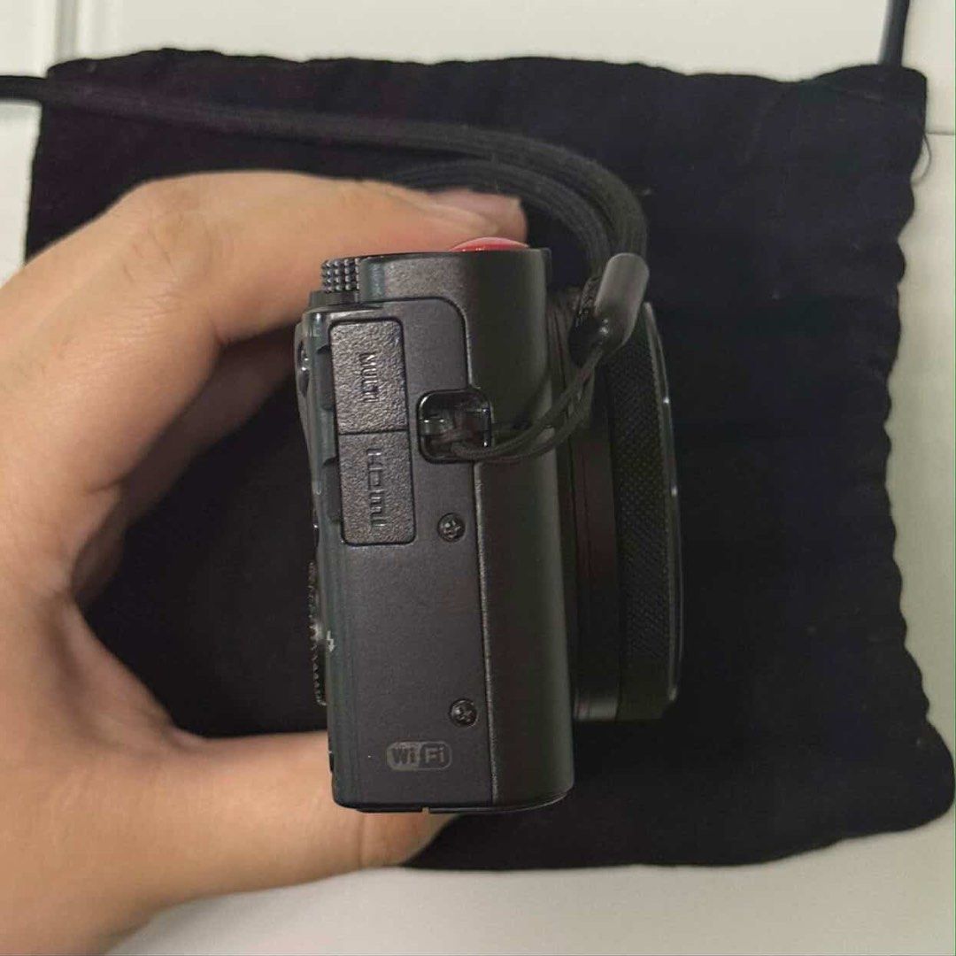 Sony RX100 M5 (Category: Cameras) located in Manila. Submitted by scorpiomoon00 (Listing ID 1433336431, Image 3). Description: -No damage - Sony digital camera with Zeiss lens - Built-in flash - Display screen - Wi-Fi enabled - Includes wrist strap - Comes with carrying pouch - Multiple control buttons and dials - Features finder and menu buttons.