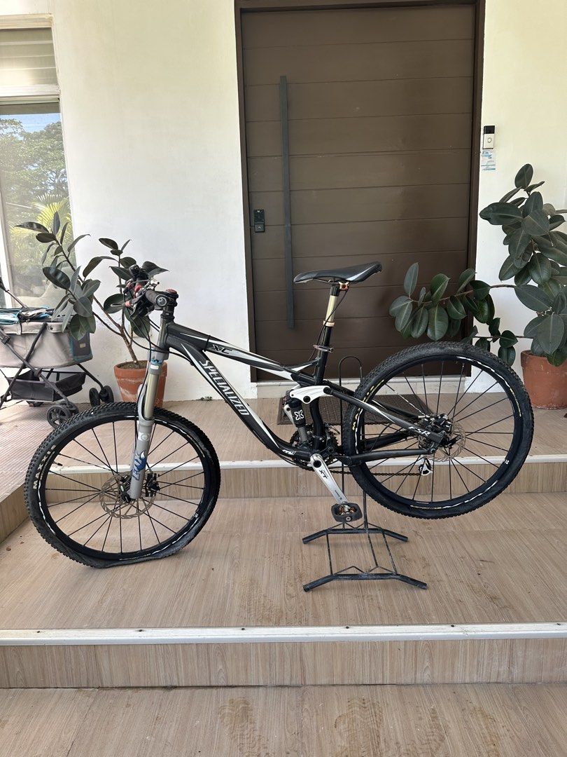 Specialized FSR XC Comp Full Suspension Bike (Category: Bicycles) located in Muntinlupa City. Submitted by jiggerj (Listing ID 1433259363, Image 1). Description: - Specialized FSR XC Comp Full Suspension mountain bike - Shimano Deore XT components - Fox Talas fork - Avid Elixir brakes - Thomson stem - Crank Brothers seatpost - Black and silver frame - Size: Small - Free bike stand Issue: - Scratches - Flat tyres Pick up in Las Pinas .