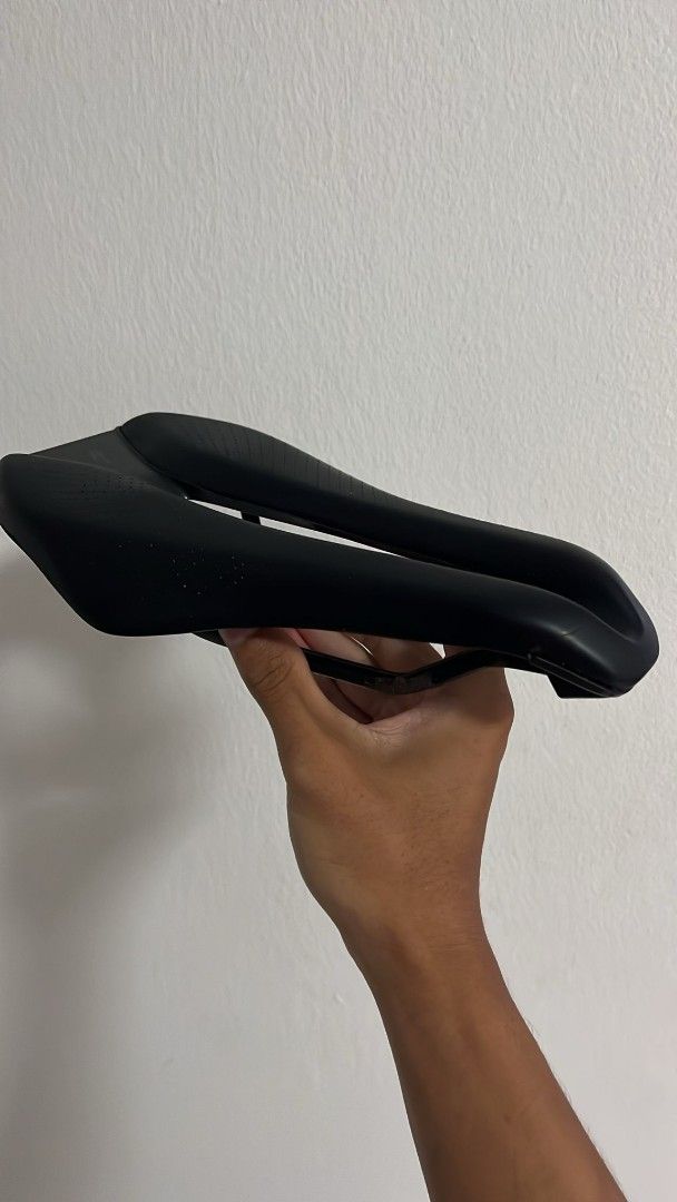 Specialized siterio TT saddle (Category: Parts & Accessories) located in Singapore. Submitted by abgboyfix (Listing ID 1433302646, Image 1). Description: only use 5 times.