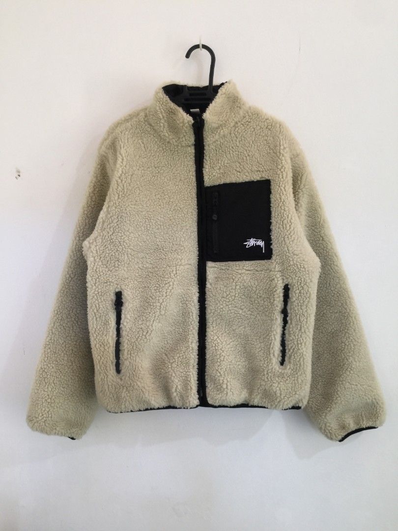Stussy 8 Ball Sherpa Reversible (Category: Coats, Jackets and Outerwear) located in Dumanjug. Submitted by commonthread.ph (Listing ID 1433314518, Image 3). Description: Excellent Pristine condition🥶 Boxy Fit🥶 22x25/23x26📌.