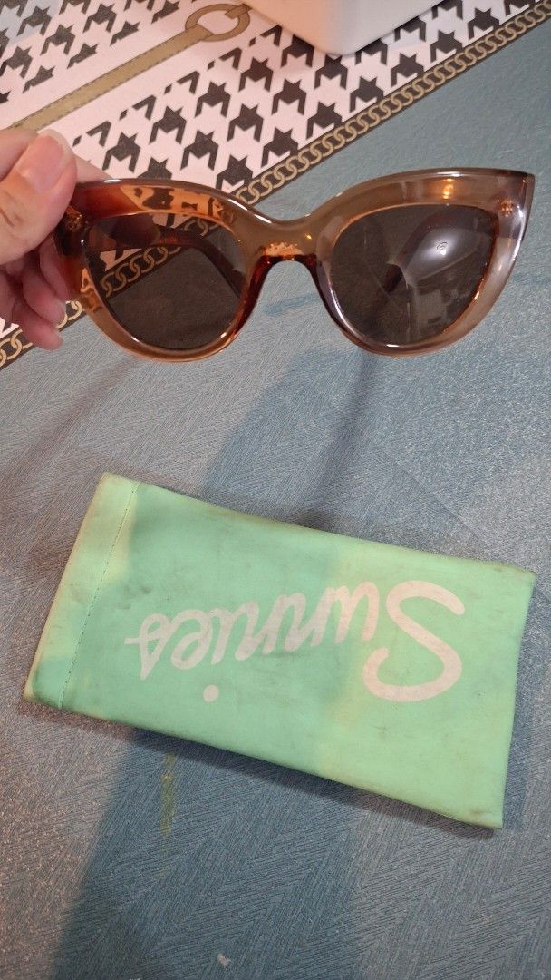 Sunnies Sunglasses (Category: Sunglasses & Eyewear) located in Las Pinas. Submitted by mgr29 (Listing ID 1433336519, Image 3). Description: - Brown frame sunglasses with dark lenses - Includes a "Sunnies" branded brown case - Comes with a green cleaning cloth - Classic design for everyday use - Protects eyes from the sun.