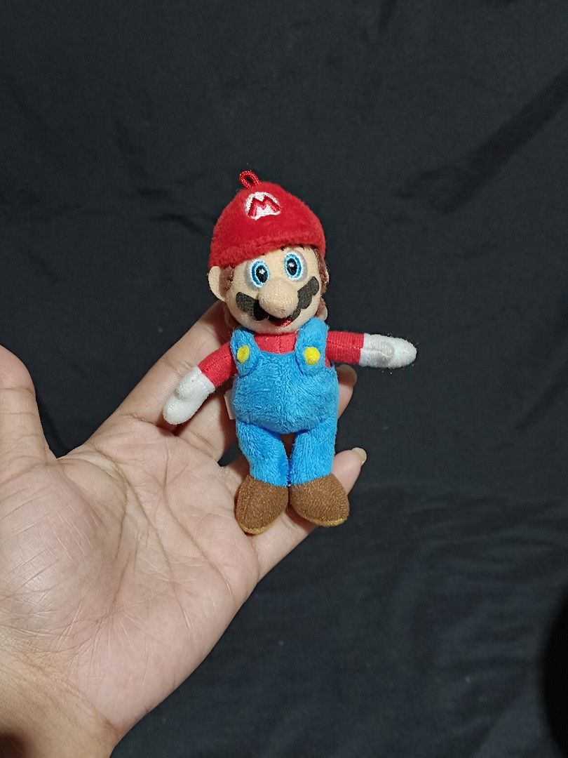 Super Nintendo World Super Mario Plush Keychain (Category: Character Goods) located in Compostela. Submitted by buenaflora04681 (Listing ID 1433211136, Image 1). Description: Keychain type.
