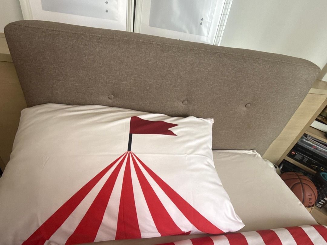 Super single bed439468725770670082