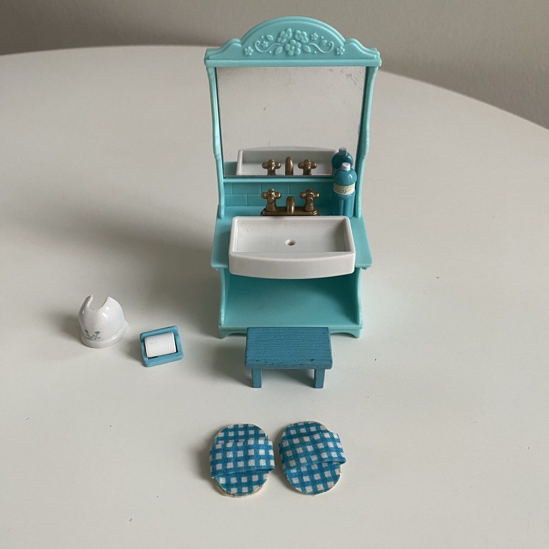 Sylvanian Families Bathroom Sink Set Preloved (Category: Kids Toys) located in San Pedro. Submitted by jellybean.co (Listing ID 1433304152, Image 1). Description: .