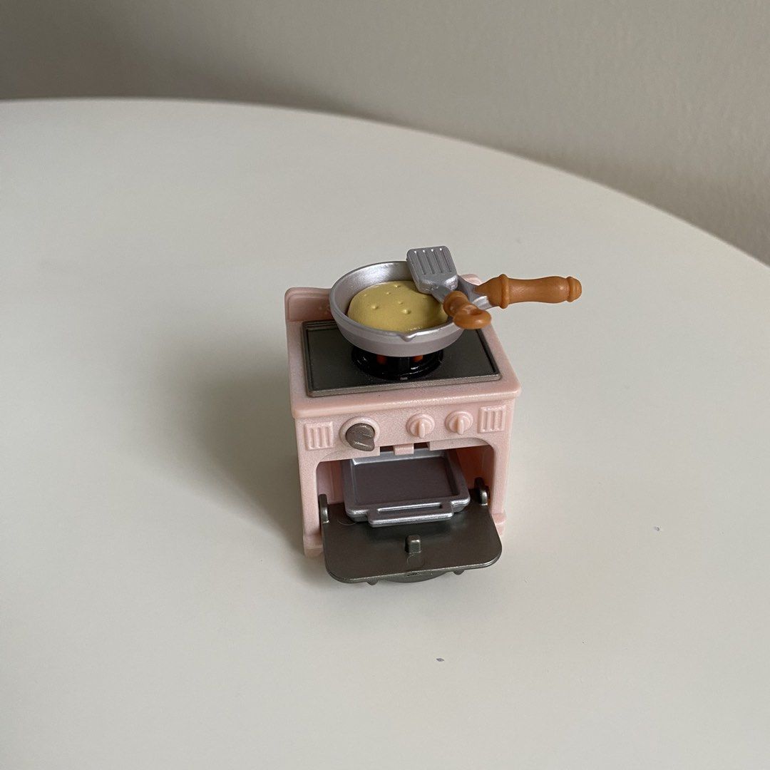 Sylvanian Families Kitchen Stove Set with Fire Effect (Category: Kids Toys) located in San Pedro. Submitted by jellybean.co (Listing ID 1433304442, Image 1). Description: .