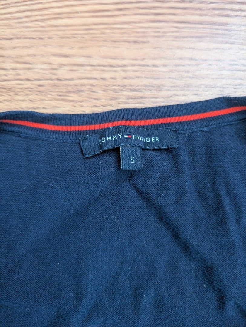 Tommy Hilfiger Navy Cardigan (Category: Coats, Jackets and Outerwear) located in Manila. Submitted by ysvirtucio (Listing ID 1433273991, Image 2). Description: Details: -Never Worn -Size S Location: Antipolo .