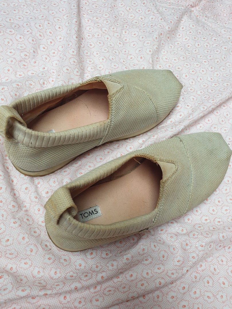 TOMS Beige Slip-on Shoes (Category: Flats & Sandals) located in Makati City. Submitted by marizelsclosetdeclutter (Listing ID 1433218153, Image 1). Description: - TOMS slip-on shoes - Beige color - Size: US 5, UK 2, EUR 34.5 - Shows wear on exterior and interior - Textured soles with TOMS logo - Made in China.