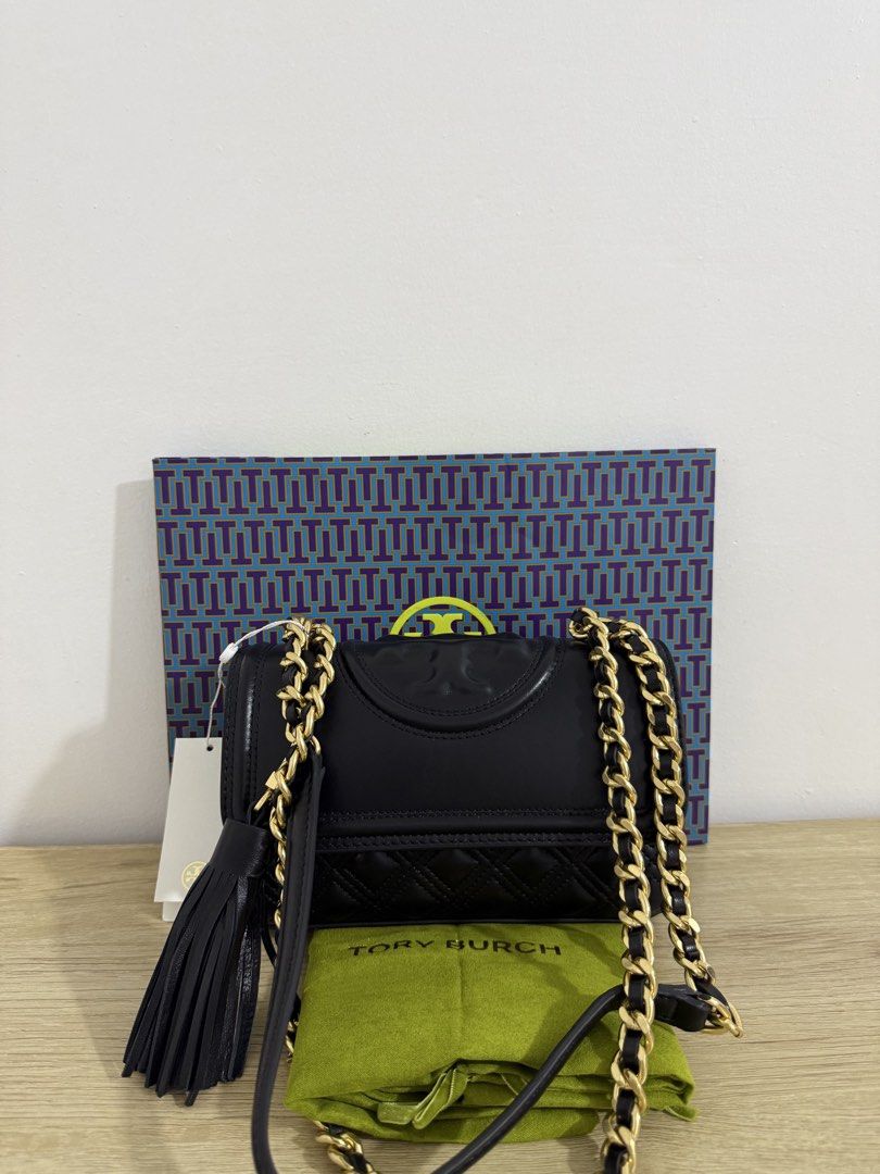 Tory burch fleming small (Category: Luxury Bags & Wallets) located in Cabuyao City. Submitted by baglover1111 (Listing ID 1433356132, Image 1). Description: Guaranteed authentic Brand new.