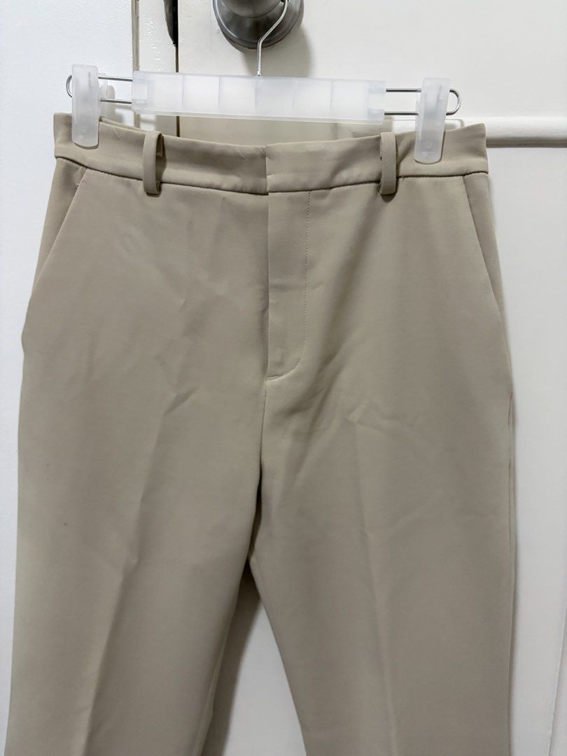 Uniqlo Beige Flare Pants - S (Category: Other Bottoms) located in Marikina City. Submitted by bea.dnns (Listing ID 1433325914, Image 2). Description: Waist 26" Length 35".