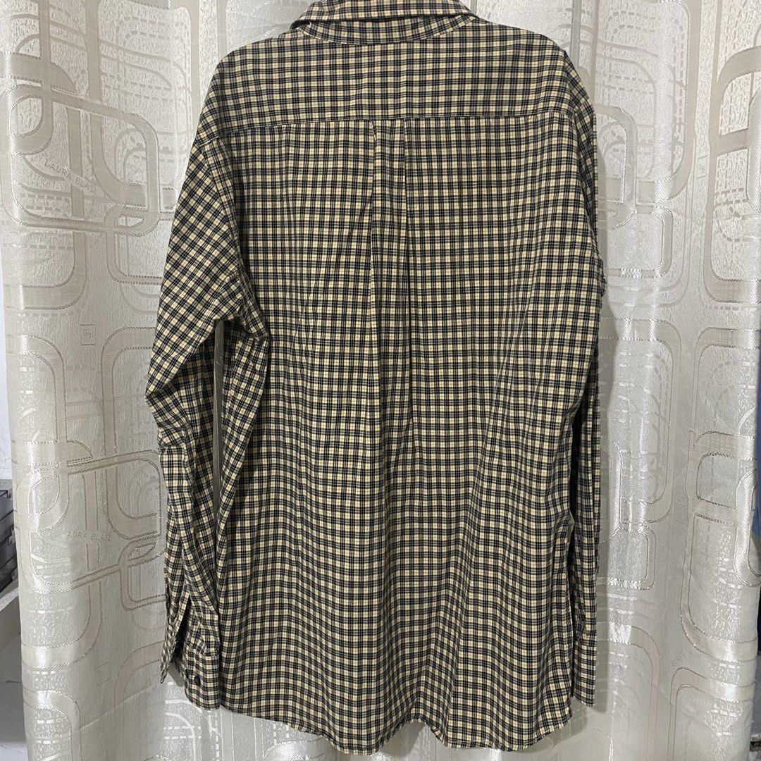 UNIQLO Checkered Long Sleeve Shirt (Category: Tshirts & Polo Shirts ) located in Mabalacat. Submitted by commando07 (Listing ID 1433368076, Image 3). Description: - Uniqlo long-sleeved shirt - Classic black and beige checkered pattern - Button-down front - Single chest pocket - Buttoned cuffs - Regular fit.