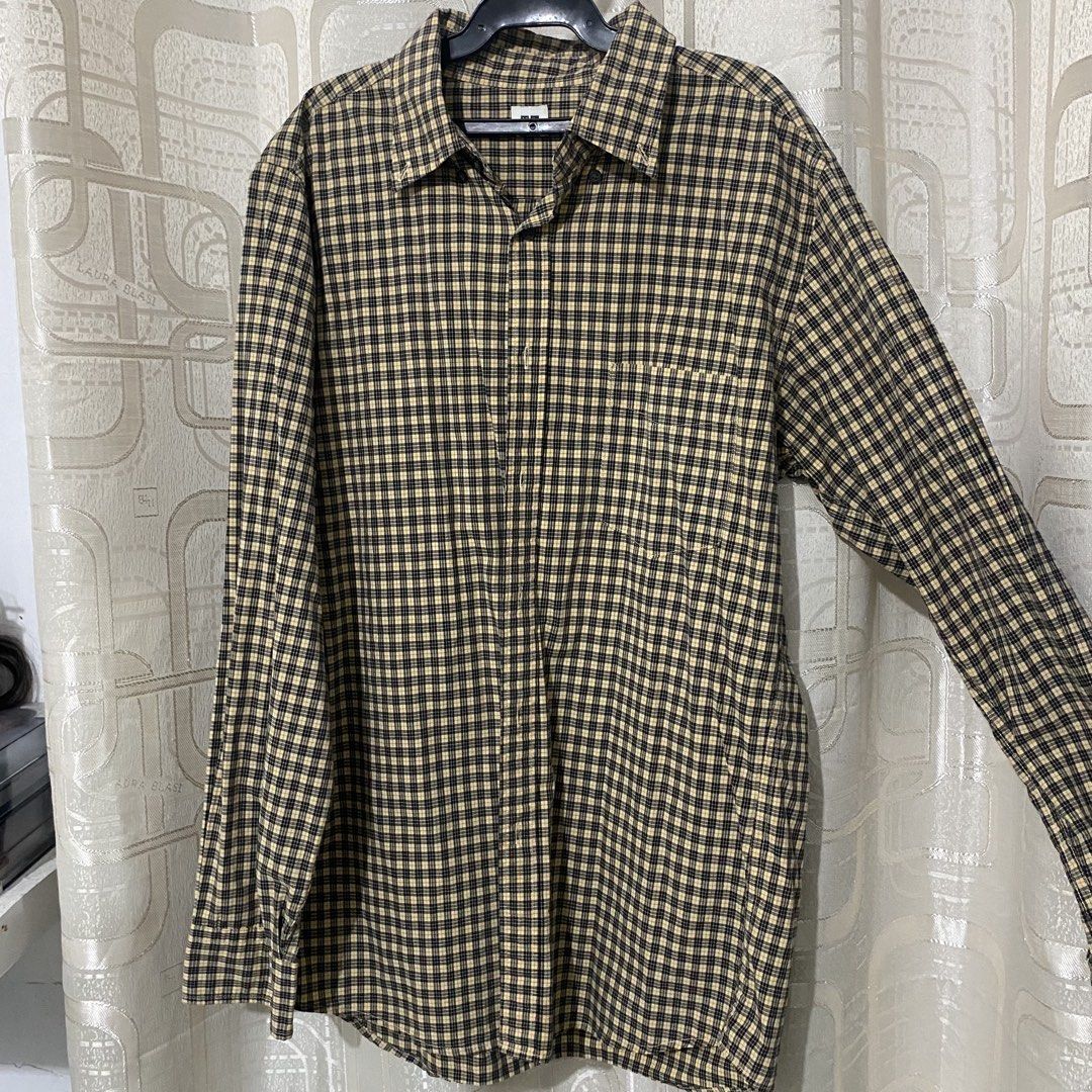 UNIQLO Checkered Long Sleeve Shirt (Category: Tshirts & Polo Shirts ) located in Mabalacat. Submitted by commando07 (Listing ID 1433368076, Image 1). Description: - Uniqlo long-sleeved shirt - Classic black and beige checkered pattern - Button-down front - Single chest pocket - Buttoned cuffs - Regular fit.