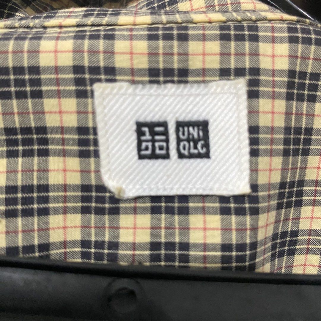 UNIQLO Checkered Long Sleeve Shirt (Category: Tshirts & Polo Shirts ) located in Mabalacat. Submitted by commando07 (Listing ID 1433368076, Image 2). Description: - Uniqlo long-sleeved shirt - Classic black and beige checkered pattern - Button-down front - Single chest pocket - Buttoned cuffs - Regular fit.