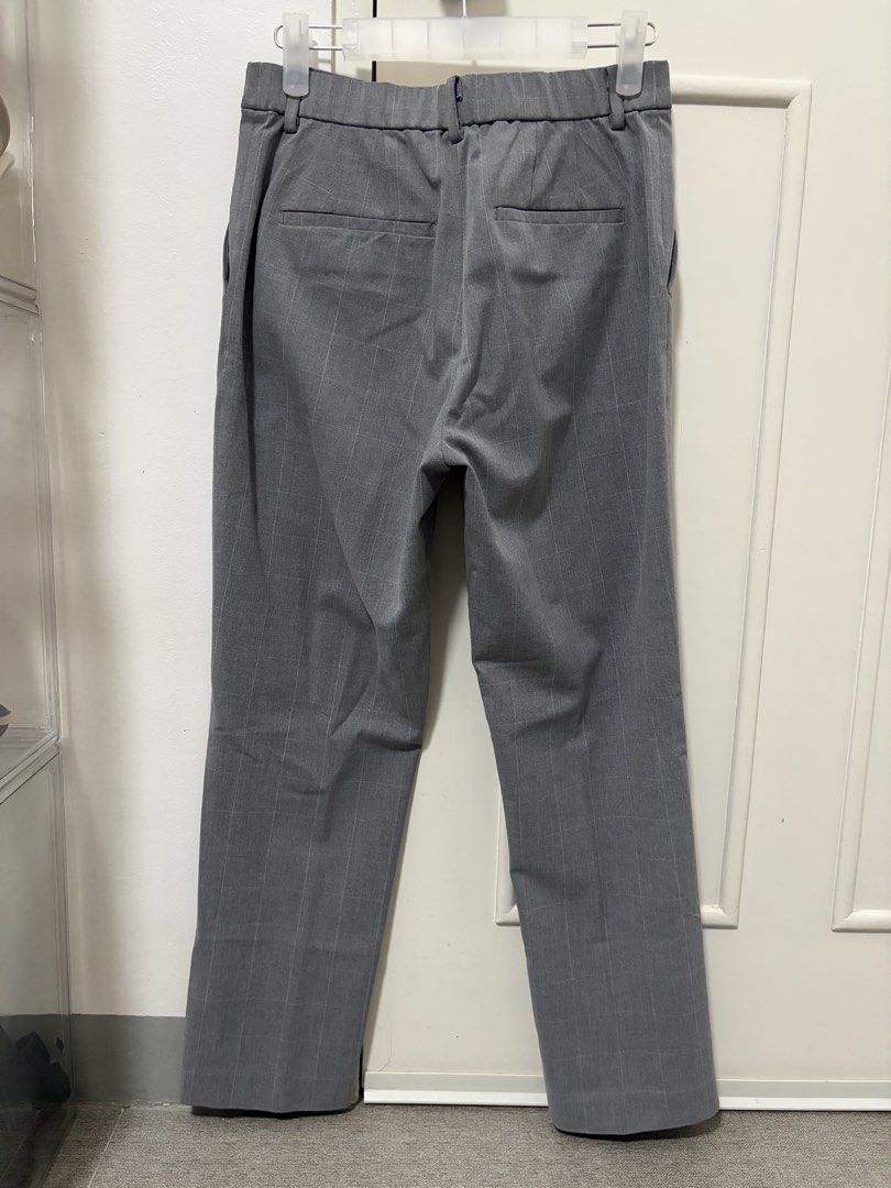 Uniqlo Gray Plaid Trouser Pants (Category: Other Bottoms) located in Marikina City. Submitted by bea.dnns (Listing ID 1433328129, Image 3). Description: Waist 26" Length 35".