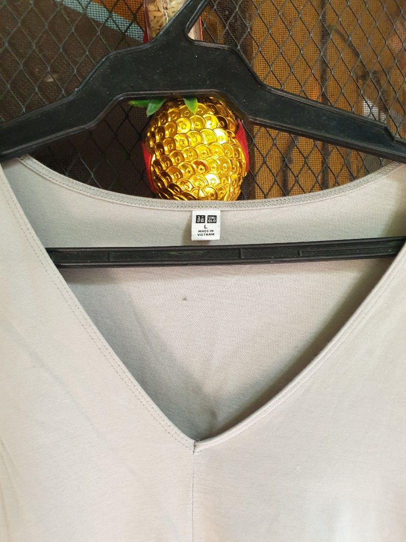 Uniqlo long dress (Category: Dresses) located in Makati City. Submitted by marizelsclosetdeclutter (Listing ID 1433217518, Image 1). Description: Original no issues good as new Lenght 38inches.