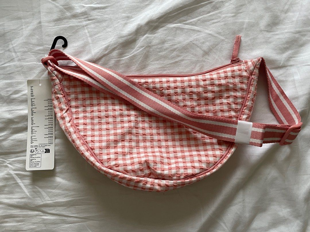 UNIQLO round shoulder bag pink gingham (Category: Cross-body Bags) located in Pasay City. Submitted by fromyaning (Listing ID 1433250737, Image 1). Description: - no last price pls - brand new / unused - mop: gcash - mod: j&t express.