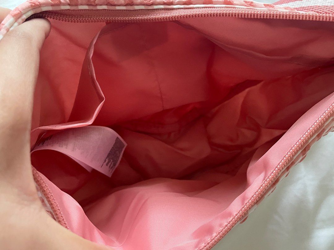 UNIQLO round shoulder bag pink gingham (Category: Cross-body Bags) located in Pasay City. Submitted by fromyaning (Listing ID 1433250737, Image 2). Description: - no last price pls - brand new / unused - mop: gcash - mod: j&t express.