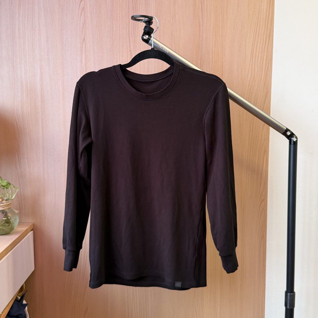Uniqlo Small Heat Tech Sweater (Category: Tshirts & Polo Shirts ) located in Makati City. Submitted by hojichaboi (Listing ID 1433344069, Image 1). Description: Selling my heat tech long sleeve sweater as it no longer fits me :) 💪 Size: S Color: Black Price is slightly negotiable just send me a message.
