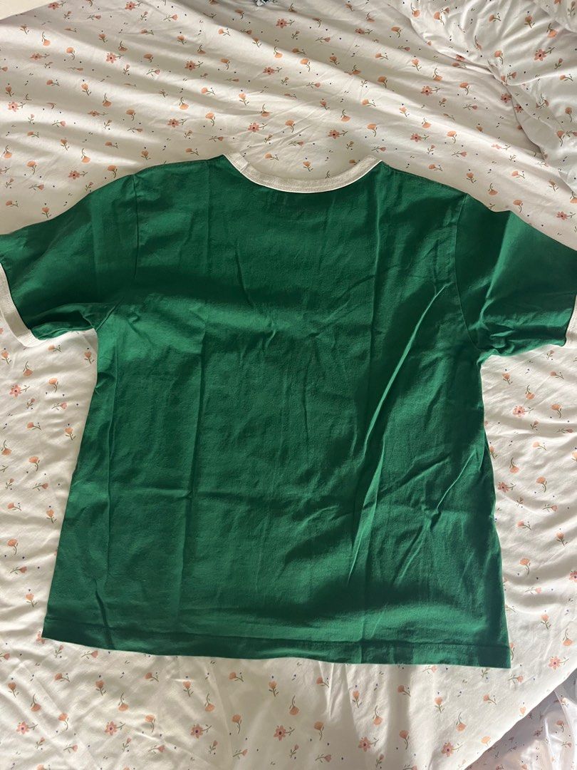 Uniqlo Snoopy T-Shirt (Category: Shirts) located in Quezon City. Submitted by supreme513 (Listing ID 1433283082, Image 2). Description: Mode of Payment: Gcash or Bank Transfer Delivery: Lalamove Location: Quezon City Note: Buyer shoulders SF.