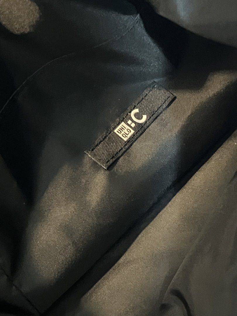Uniqlo Utility Bag (Category: Cross-body Bags) located in Quezon City. Submitted by namasteing (Listing ID 1433268899, Image 3). Description: 💌 used once. impulsive purchase 💌 only this color is available.