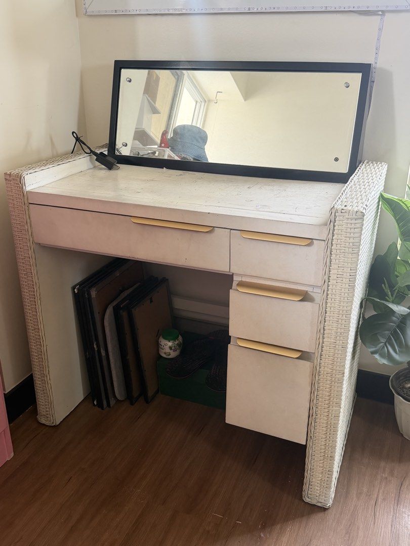 Vanity Table with Mirror RUSH SALE (Category: Tables & Sets) located in Mandaluyong City. Submitted by mindfully_decluttering (Listing ID 1433258448, Image 2). Description: - walang sira - rush (move out reasons) - heavy duty - mirror not damaged - with 4 drawers - gold drawer handle not included - Mandaluyong pick up.