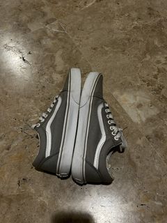 (Category: ) located in . Submitted by vans_19 (Listing ID 1433321981, Image 1). Description: .