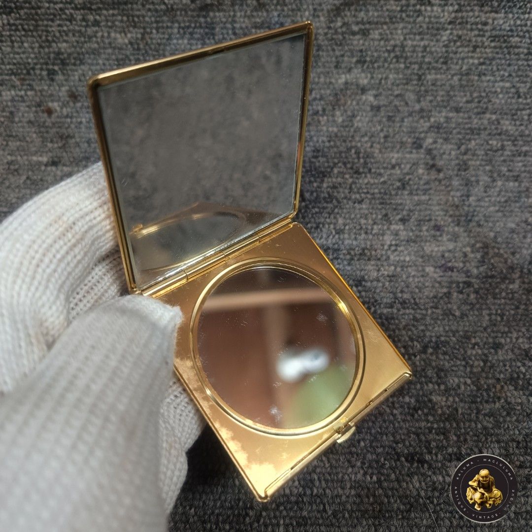Vintage Ainu Compact Mirror (Category: Mirrors) located in Meycauayan. Submitted by ka_luma (Listing ID 1433211123, Image 2). Description: .