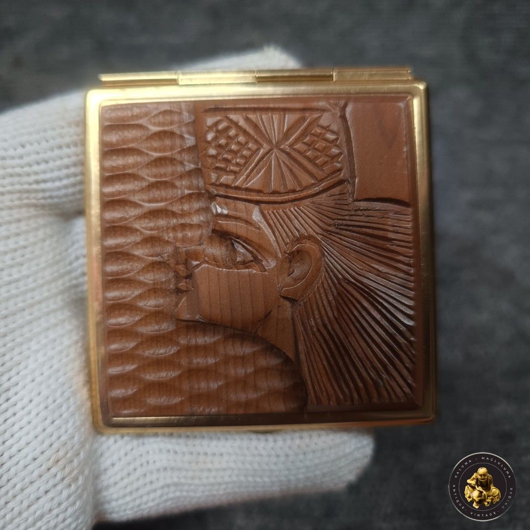 Vintage Ainu Compact Mirror (Category: Mirrors) located in Meycauayan. Submitted by ka_luma (Listing ID 1433211123, Image 1). Description: .