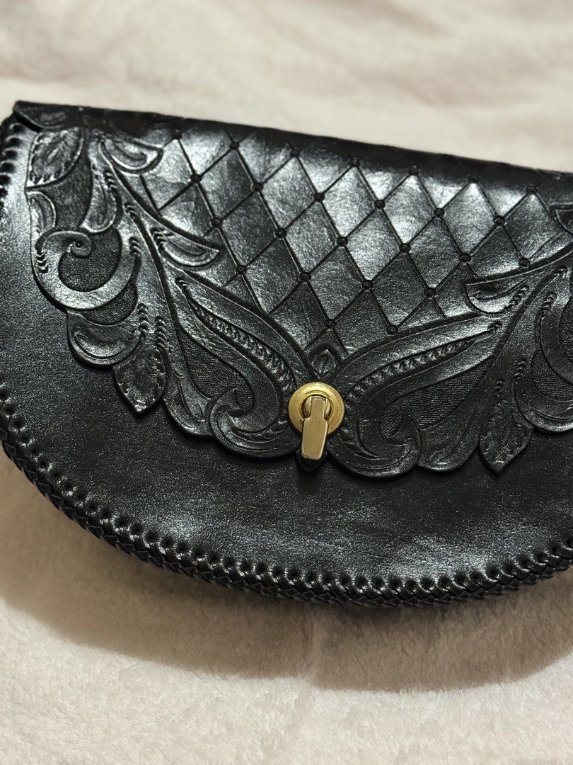 Vintage Leather Clutch (Category: Luxury Bags & Wallets) located in Mandaluyong City. Submitted by yvetties (Listing ID 1433371988, Image 1). Description: Selling my leather vintage clutch bag Very vintage aesthetic in a really really good condition. Return mo if not in good condition Rfs: decluttering If this is your style go get it .