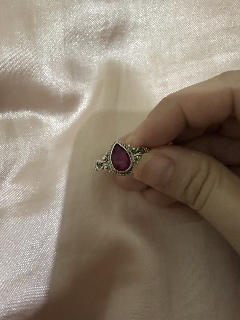 Vintage silver ring with Ruby stone (Category: Rings) located in Agdangan. Submitted by theheirloomhouse (Listing ID 1433263030, Image 3). Description: Size 7 With 925 markings No issue Sterling silver No return no exchange.