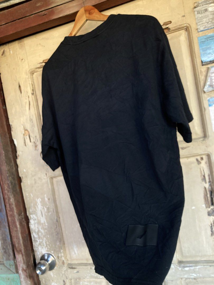 We11done Track T-shirt XL (Category: Tshirts & Polo Shirts ) located in Panabo. Submitted by lancegoods69 (Listing ID 1433313580, Image 2). Description: - Black We11done Track T-shirt - Size: XL - White logo on the front - Style Code: WD-TT1-22-652-U-IV - Material: 100% Cotton - Neckline: Crew neck - Sleeves: Short sleeves.