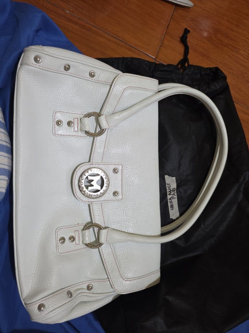 White Leather Handbag (Category: Luxury Bags & Wallets) located in Dasmarinas. Submitted by closetnqueens (Listing ID 1433318602, Image 3). Description: - White leather handbag - Top handles - Silver-tone hardware - Decorative stud - Textured leather exterior - Pink stitching details - Metal feet at base.