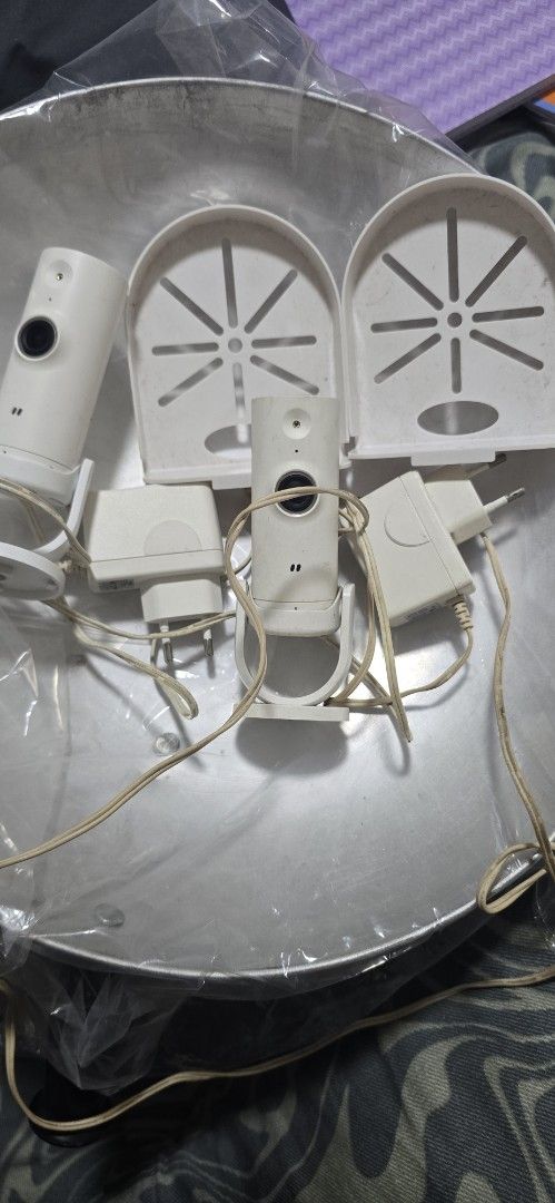 Wireless Security Camera System (Category: Security Systems & CCTV Cameras) located in Singapore. Submitted by khushbosharma53 (Listing ID 1433254302, Image 1). Description: - Complete wireless security camera system - Includes cameras, mounting brackets, and power adapters - Easy to set up and use - Perfect for home or office security - All components as shown in pictures.