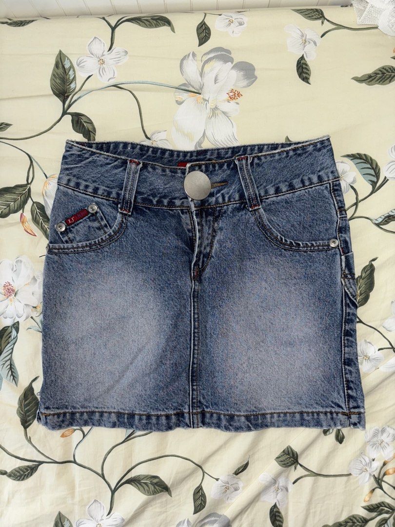 Y2K Denim Skirt (Category: Skirts) located in Cavite. Submitted by bbbb444 (Listing ID 1433239378, Image 1). Description: !! NO WW PHOTOS !! - RFS: di nagagamit - Bought from another carouseller - No issues - Check slides for measurements.