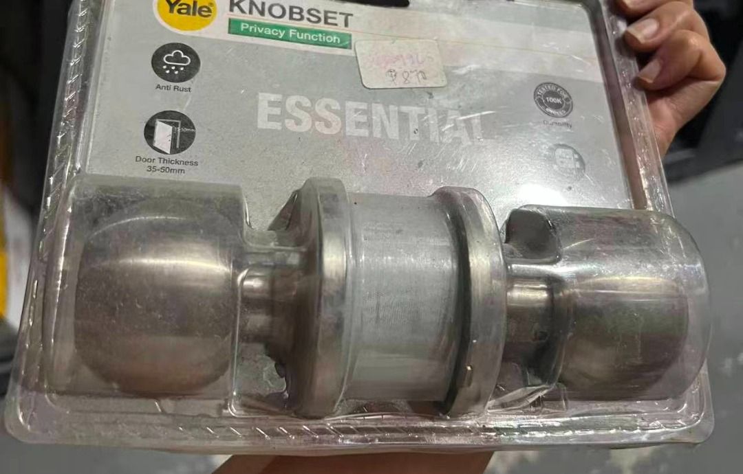 yale door knob (Category: Locks, Doors & Gates) located in Paranaque City. Submitted by pilipinashop (Listing ID 1433253815, Image 1). Description: BRAND NEW warehouse sale!!! srp: 870 .