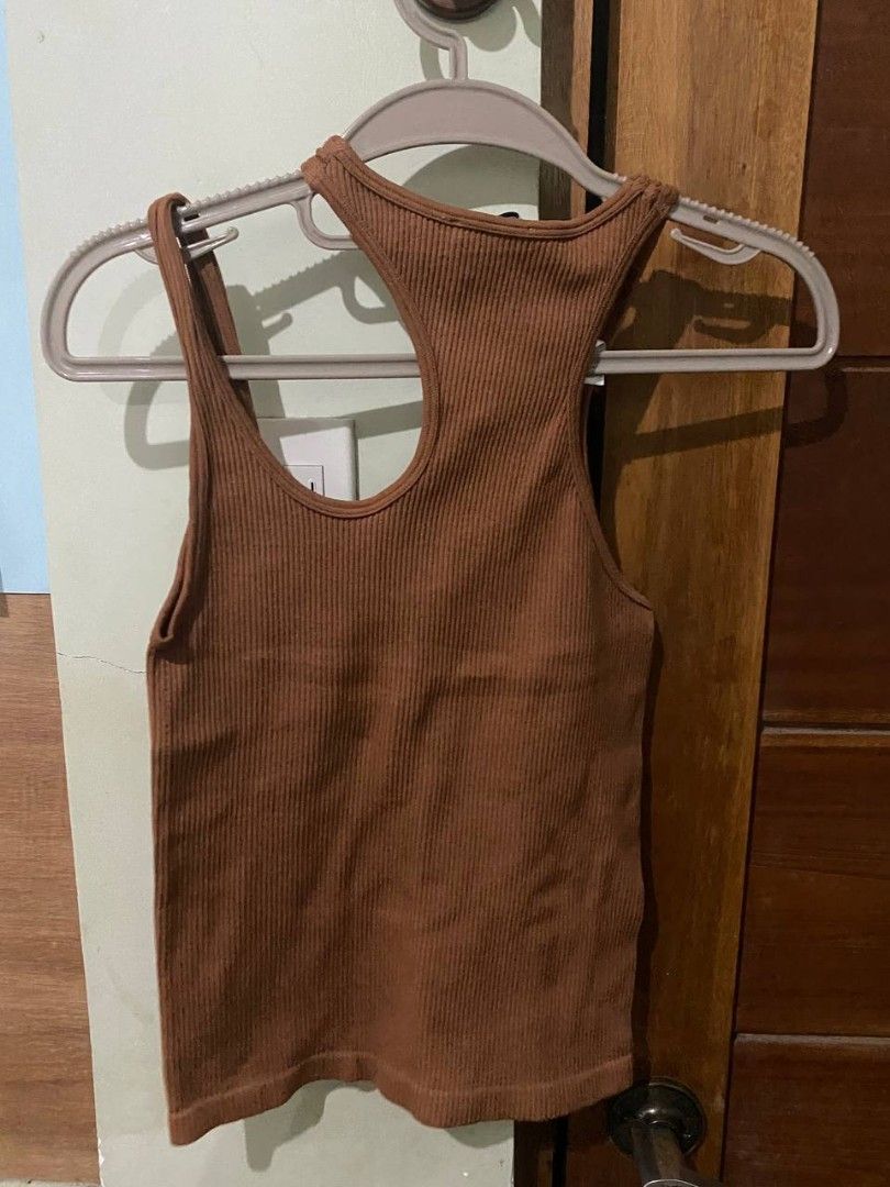 zara ribbed tank top (Category: Sleeveless) located in Pasay City. Submitted by dannah__ (Listing ID 1433354341, Image 2). Description: .