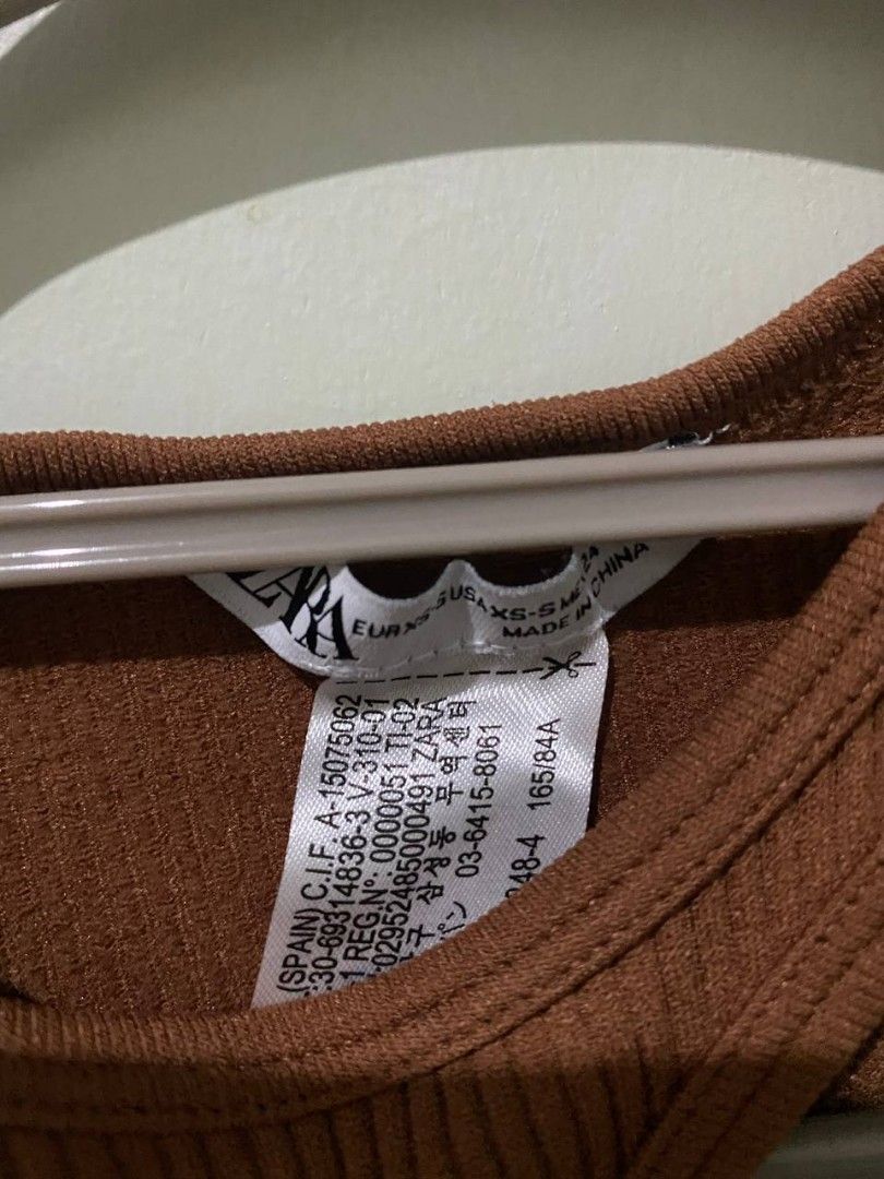 zara ribbed tank top (Category: Sleeveless) located in Pasay City. Submitted by dannah__ (Listing ID 1433354341, Image 3). Description: .