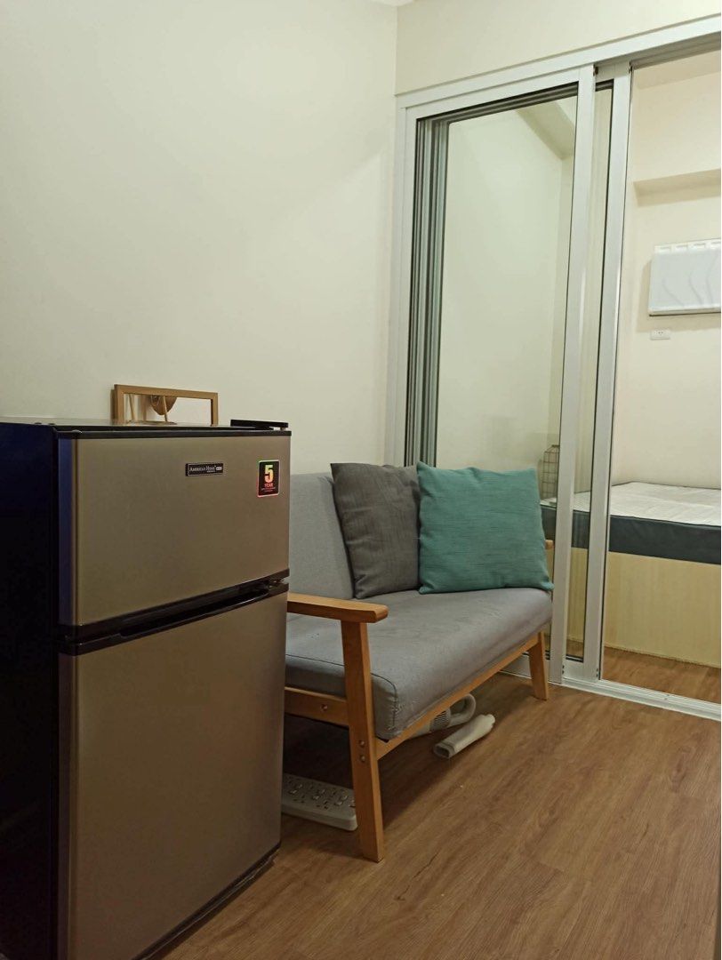 1 bedroom for sale in Capitol Commons! (Category: Apartments & Condos) located in Muntinlupa City. Submitted by dragonprimeassets (Listing ID 1433450521, Image 2). Description: 1 bedroom for sale in Pasig City! Details: Area : 27.50 sqm 1-BR with balcony Mezzanine Level selling bare with water heater and range hood only plus 1 parking slot Location : DMCI Lumiere Residences Pasig Blvd Selling Price : 6.2M, inclusive of CGT Book a viewing now! For