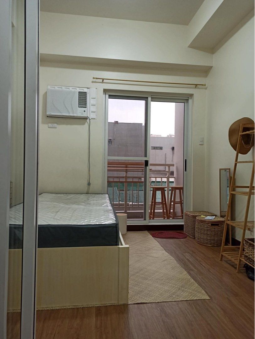 1 bedroom for sale in Capitol Commons! (Category: Apartments & Condos) located in Muntinlupa City. Submitted by dragonprimeassets (Listing ID 1433450521, Image 1). Description: 1 bedroom for sale in Pasig City! Details: Area : 27.50 sqm 1-BR with balcony Mezzanine Level selling bare with water heater and range hood only plus 1 parking slot Location : DMCI Lumiere Residences Pasig Blvd Selling Price : 6.2M, inclusive of CGT Book a viewing now! For