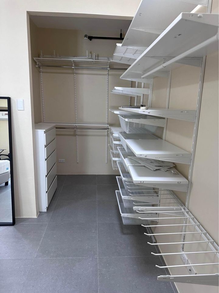 1BR Unit For Rent - The Fort Residences (Category: Apartments & Condos) located in Makati City. Submitted by vsg.realestate (Listing ID 1433403250, Image 2). Description: 🔆 1BR Unit For Rent - The Fort Residences 📌Property Details 26th Floor 1BR 2TB 78 sqm Fully Furnished 1 Parking Slot 📌Features 2BR Loft converted to 1BR Loft Nearby Places: Blue Sapphire Residences, Bellagio Towers, Forbeswood Heights, Verve Residences 🏷 Asking Price: ₱ 75,0