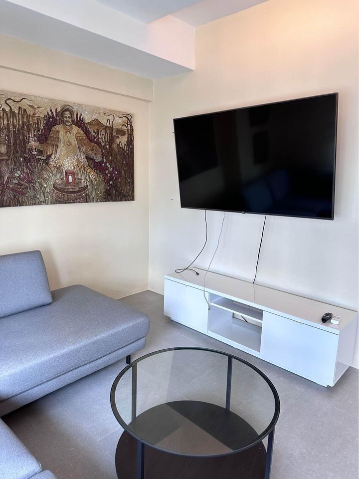 1BR Unit For Rent - The Fort Residences (Category: Apartments & Condos) located in Makati City. Submitted by vsg.realestate (Listing ID 1433403250, Image 3). Description: 🔆 1BR Unit For Rent - The Fort Residences 📌Property Details 26th Floor 1BR 2TB 78 sqm Fully Furnished 1 Parking Slot 📌Features 2BR Loft converted to 1BR Loft Nearby Places: Blue Sapphire Residences, Bellagio Towers, Forbeswood Heights, Verve Residences 🏷 Asking Price: ₱ 75,0