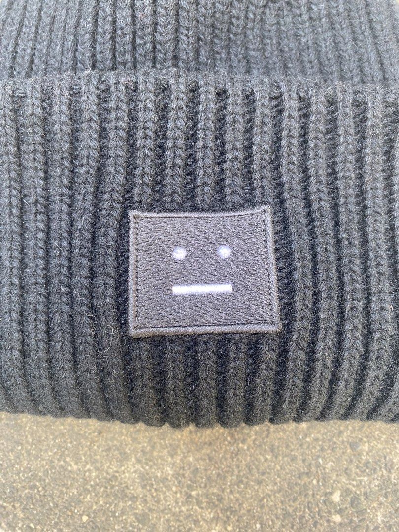 Acne Studios Face Logo Beanie (Category: Hats & Beanies) located in Subic. Submitted by curatedbyyourstruly (Listing ID 1433399326, Image 2). Description: Acne Studios Face Logo Beanie Excellent Condition DM me for more information.