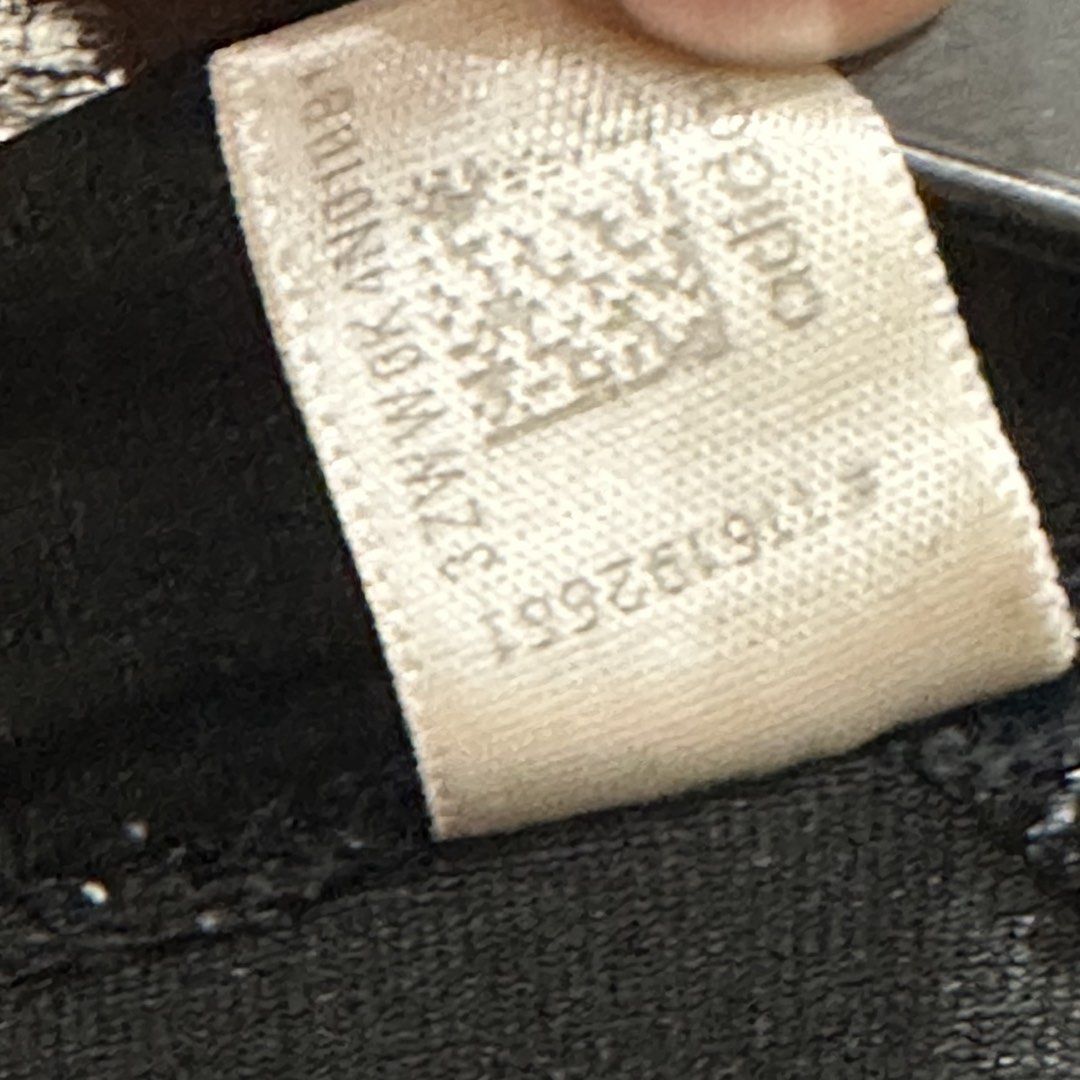 ADIDAS COMPRESSION (Category: Activewear) located in Abucay. Submitted by safestar_165ab2 (Listing ID 1433545804, Image 2). Description: .