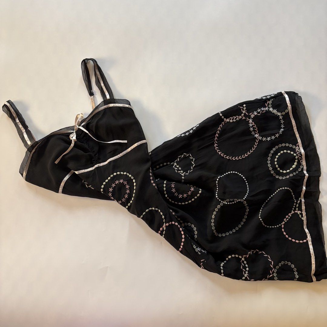 BCBG black silk ribbon midi dress (Category: Dresses) located in Quezon City. Submitted by kaelian_couture (Listing ID 1433524513, Image 1). Description: SUPER PRETTY NO WW S-SEMI MED CUT TAG.